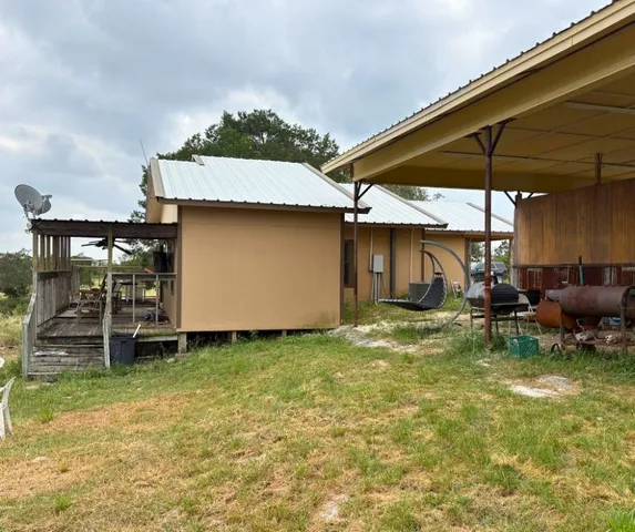 a view of a house with a backyard