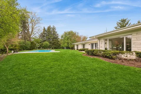 $1,750,000 | 14 Winnfield Circle, Northfield, IL 60093