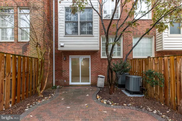 $6,000 | 1516 North Colonial Terrace, Arlington, VA 22209