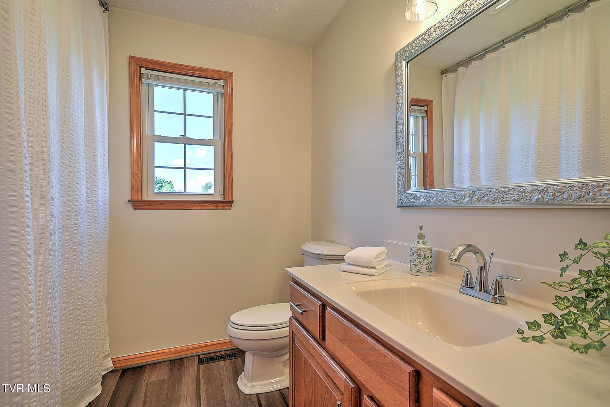 18137 Old Jonesboro Road Bristol, VA 24202 - Photo 50 of 90 46-web-or-mls-18137 Old Joboro GUnit-46