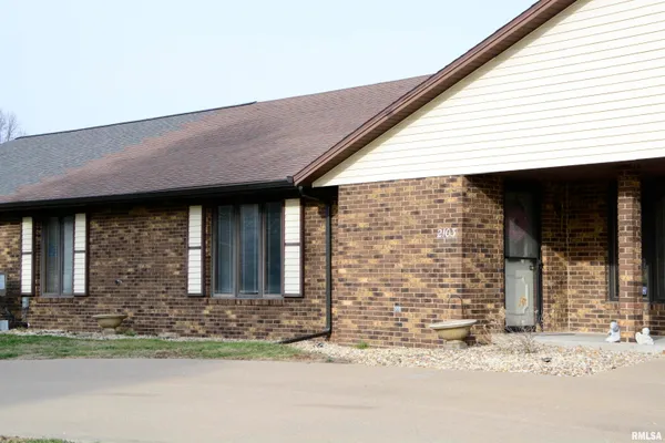 $160,000 | 2103 Maple Avenue, Macomb, IL 61455