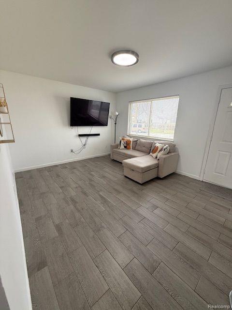 4620 John Daly Road Dearborn Heights, MI 48125 - Photo 4 of 20 Living Room
