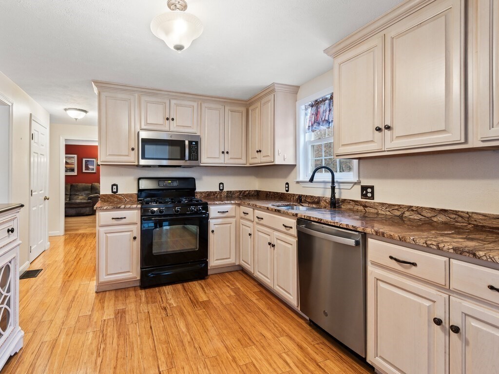 5 Shearson Drive Shrewsbury, MA 01545 - Photo 12 of 41