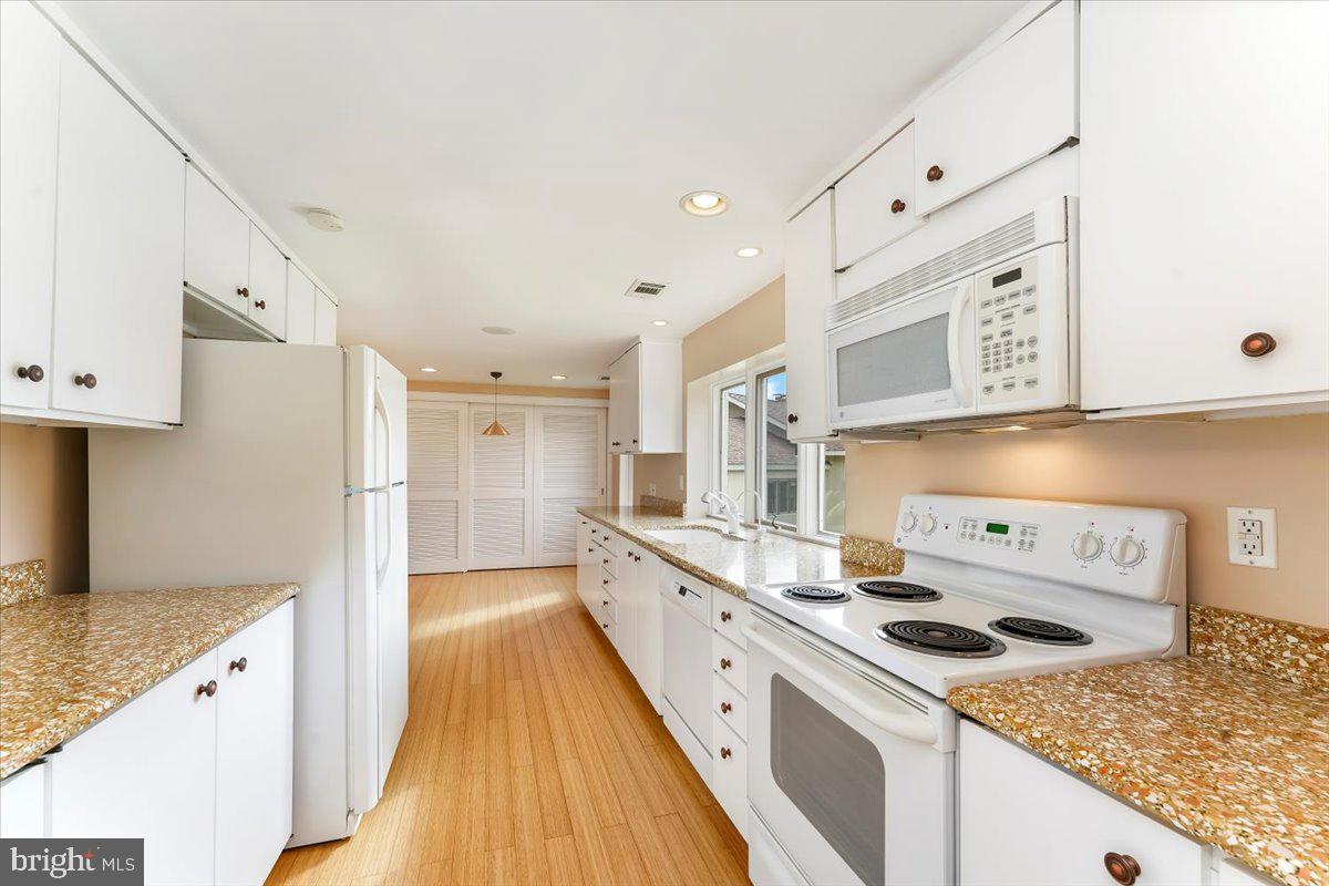 6 Ringfield Road, Unit B3 Chadds Ford, PA 19317 - Photo 19 of 50 Kitchen Area
