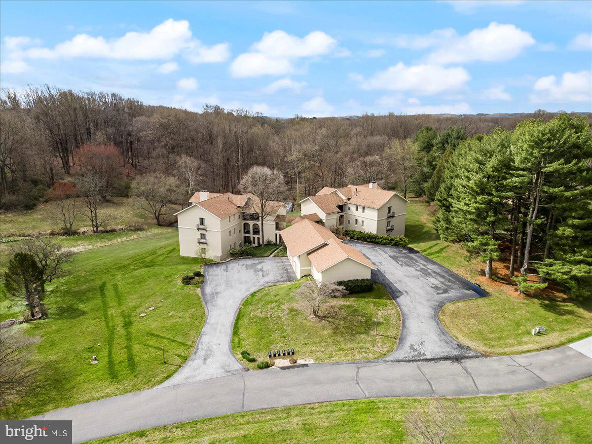 6 Ringfield Road, Unit B3 Chadds Ford, PA 19317 - Photo 4 of 50 Unit for sale is top floor of the right side bldg