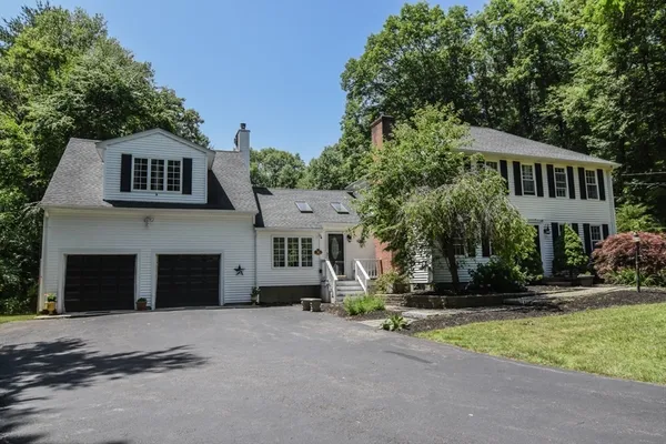 $829,900 | 359 South E Main Street, Douglas, MA 01516