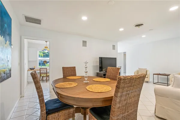 $2,000 | 456 19th Place, Vero Beach, FL 32960