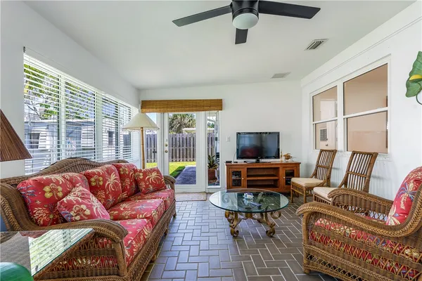 $2,000 | 456 19th Place, Vero Beach, FL 32960