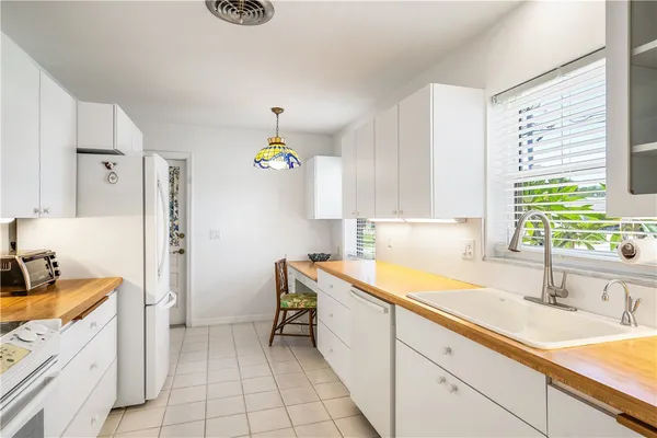 $2,000 | 456 19th Place, Vero Beach, FL 32960
