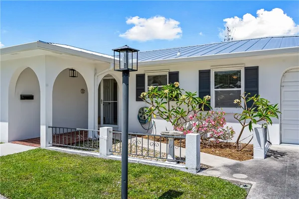 $2,000 | 456 19th Place, Vero Beach, FL 32960