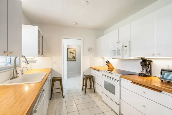 $2,000 | 456 19th Place, Vero Beach, FL 32960