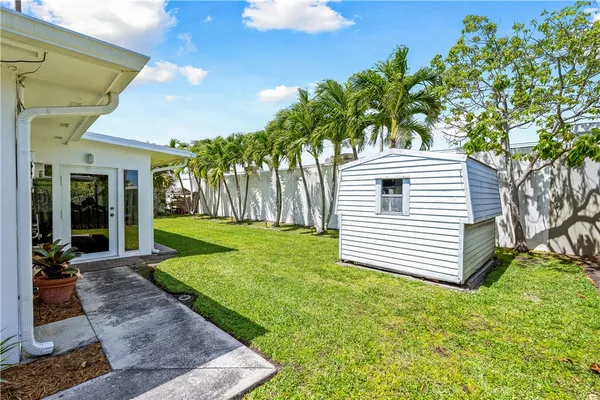$2,000 | 456 19th Place, Vero Beach, FL 32960