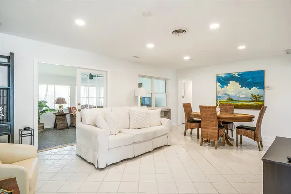 $2,000 | 456 19th Place, Vero Beach, FL 32960