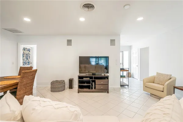 $2,000 | 456 19th Place, Vero Beach, FL 32960