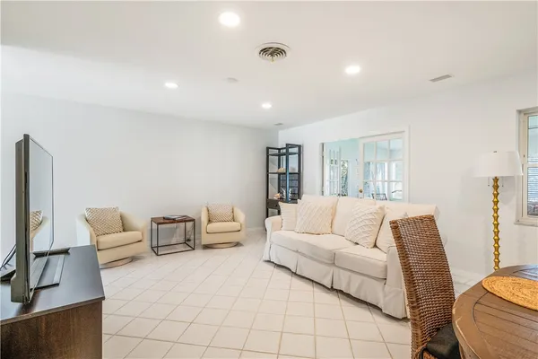 $2,000 | 456 19th Place, Vero Beach, FL 32960