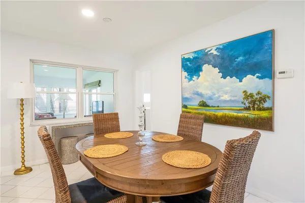 $2,000 | 456 19th Place, Vero Beach, FL 32960