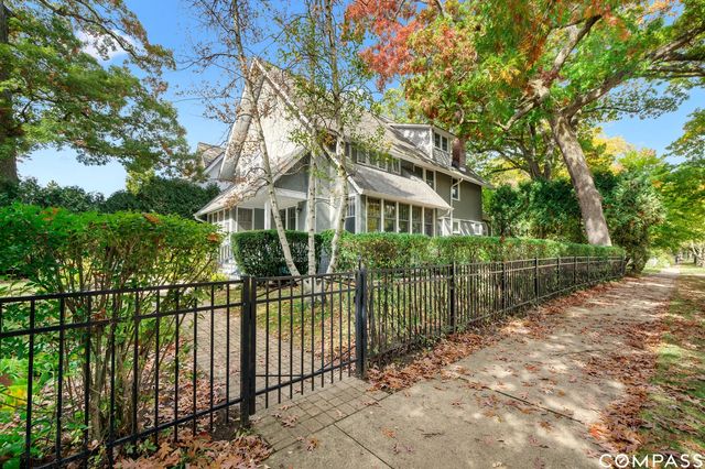 $1,445,000 | 901 Greenwood Avenue, Wilmette, IL 60091