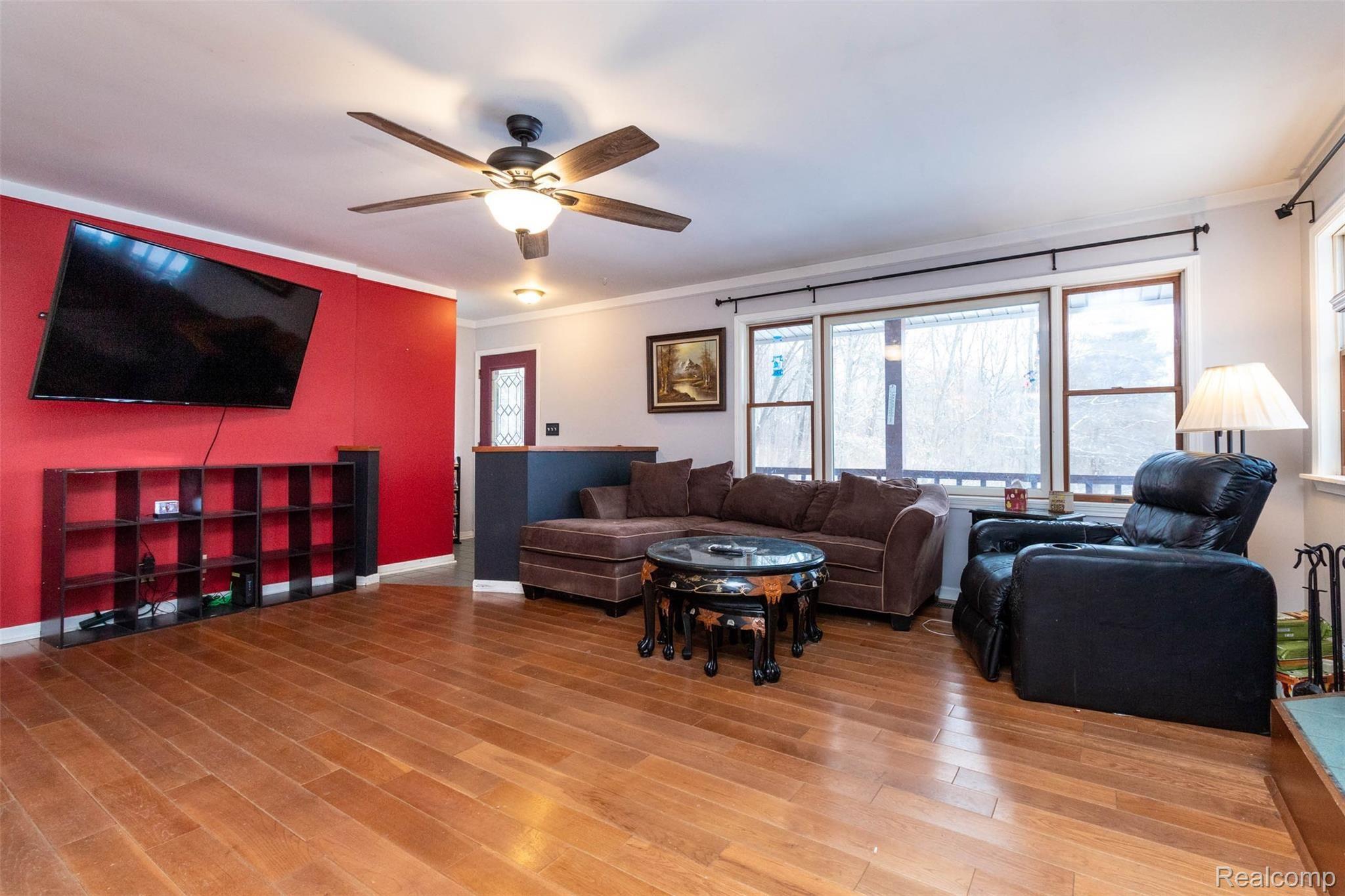 10695 Roberts Road Stockbridge, MI 49285 - Photo 10 of 60 interior (3).jpg
