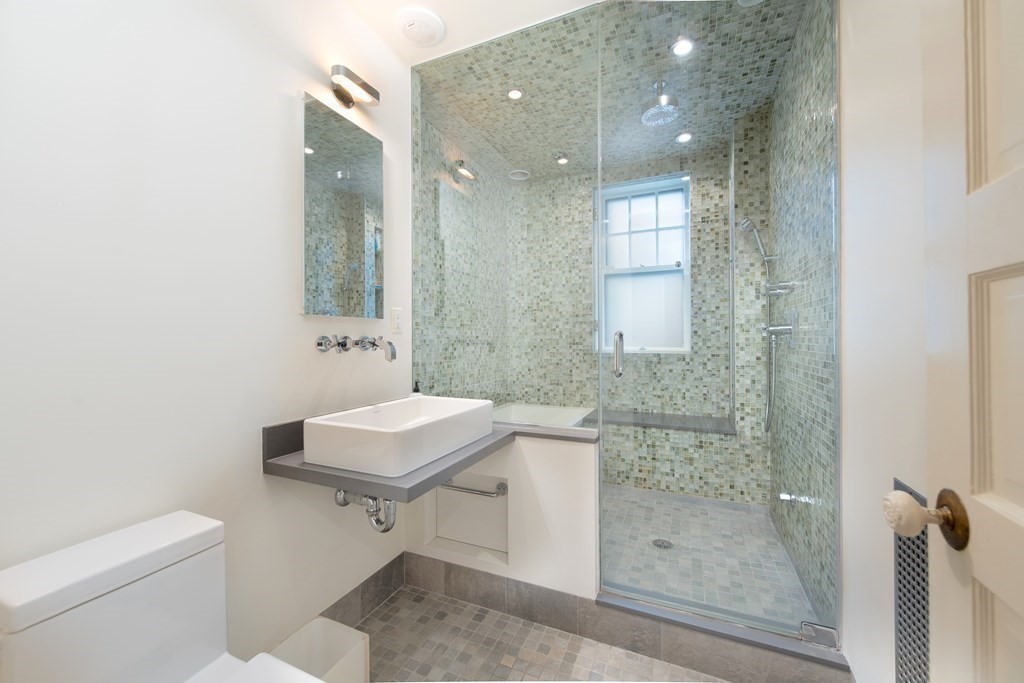 31 Linnaean Street, Unit 2 Cambridge, MA 02138 - Photo 7 of 10