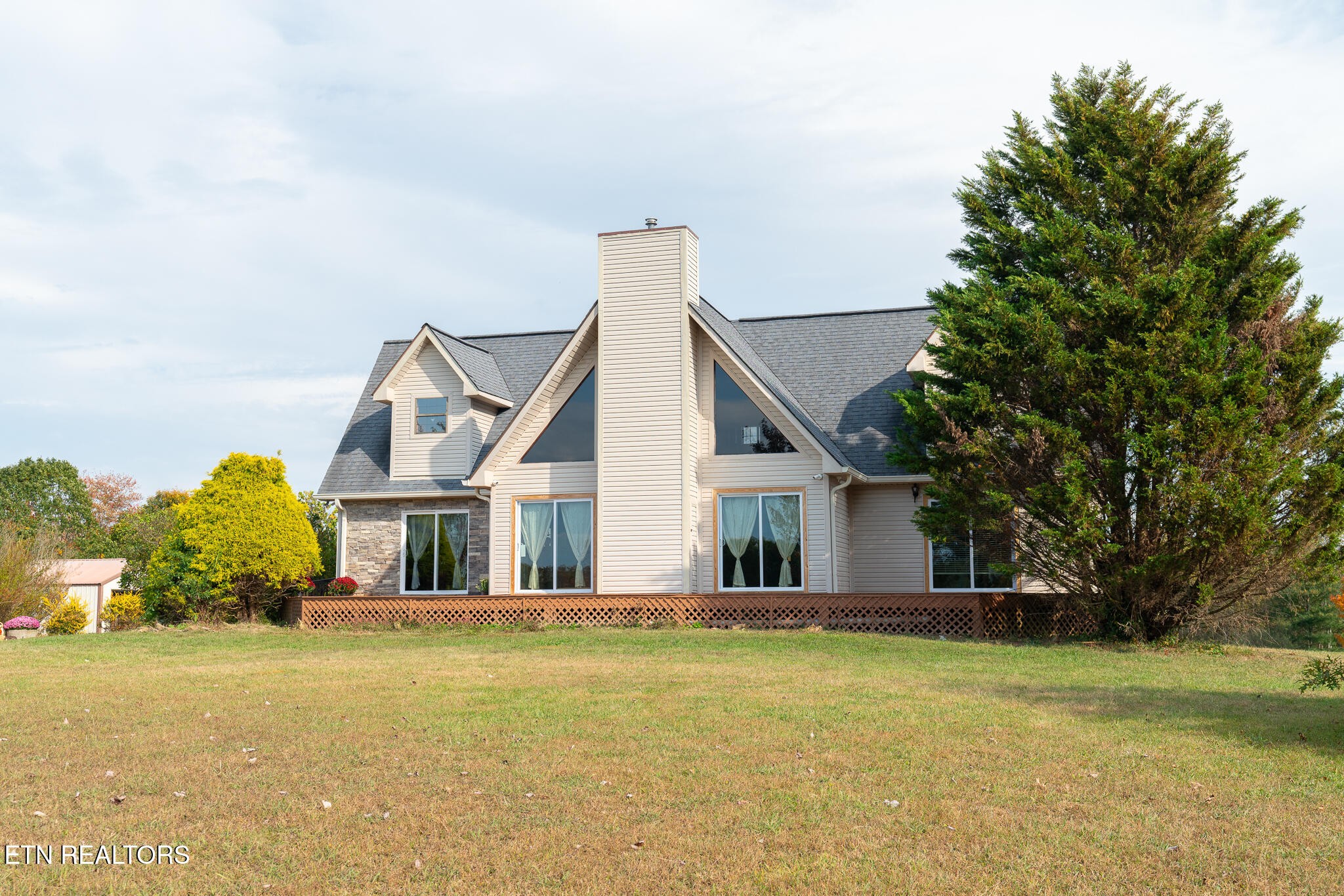 3767 Phillips Flats Road Oneida, TN 37841 - Photo 3 of 38