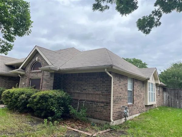 $2,095 | 6608 Buckeye Drive, Rowlett, TX 75089