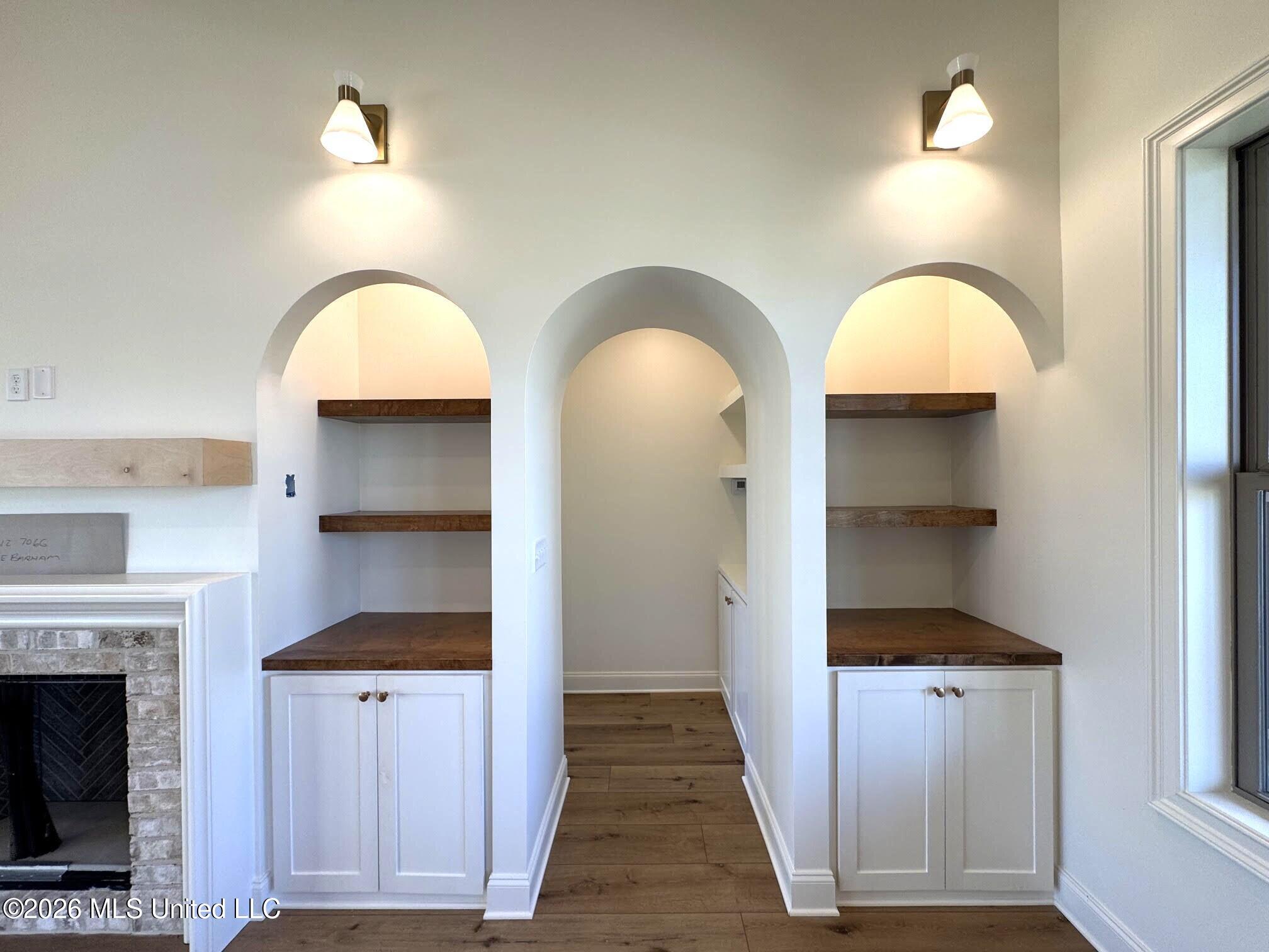 5381 Grayson Way Hernando, MS 38632 - Photo 11 of 28 Built-Ins