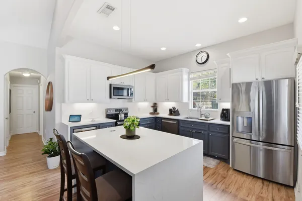 $2,100 | 43 Regency Point, Montgomery, TX 77356