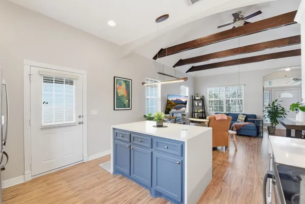 $2,100 | 43 Regency Point, Montgomery, TX 77356