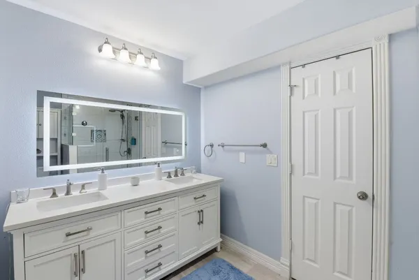 $2,100 | 43 Regency Point, Montgomery, TX 77356