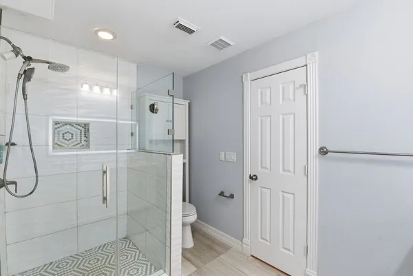 $2,100 | 43 Regency Point, Montgomery, TX 77356