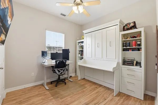 $2,100 | 43 Regency Point, Montgomery, TX 77356