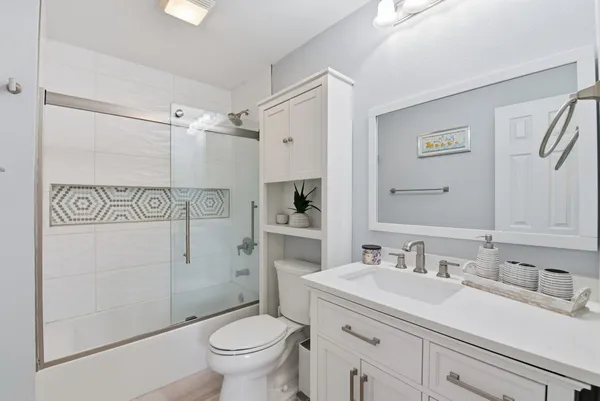 $2,100 | 43 Regency Point, Montgomery, TX 77356
