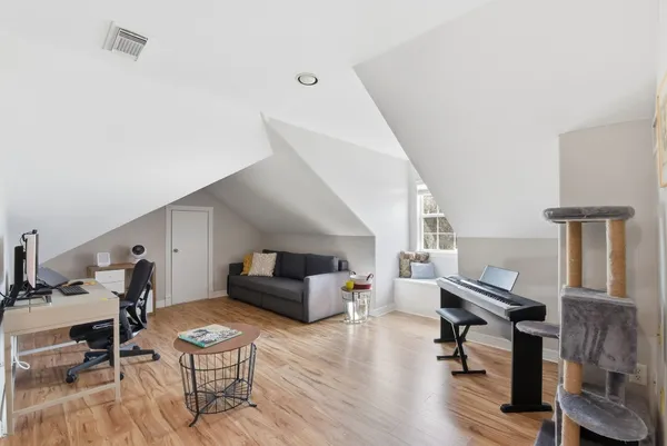 $2,100 | 43 Regency Point, Montgomery, TX 77356