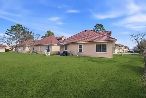 $2,100 | 43 Regency Point, Montgomery, TX 77356
