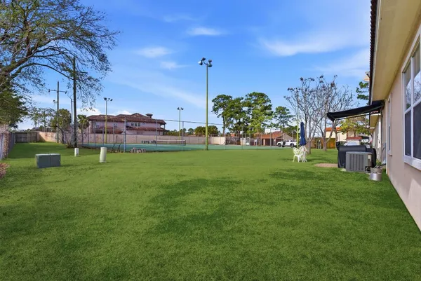 $2,100 | 43 Regency Point, Montgomery, TX 77356