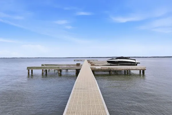 $2,100 | 43 Regency Point, Montgomery, TX 77356