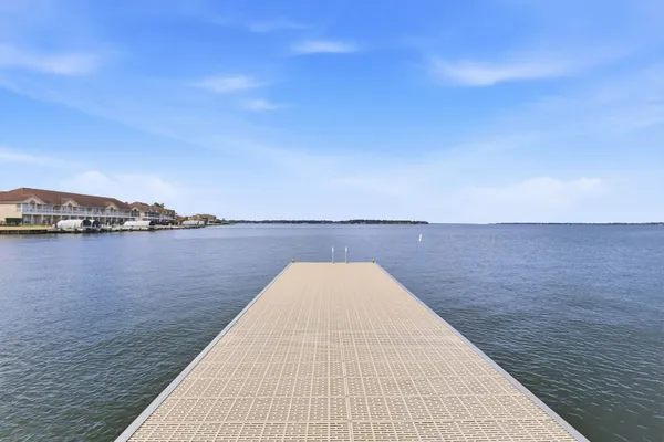 $2,100 | 43 Regency Point, Montgomery, TX 77356