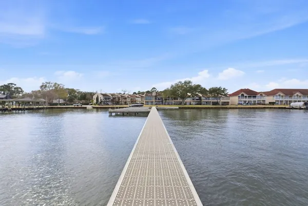 $2,100 | 43 Regency Point, Montgomery, TX 77356