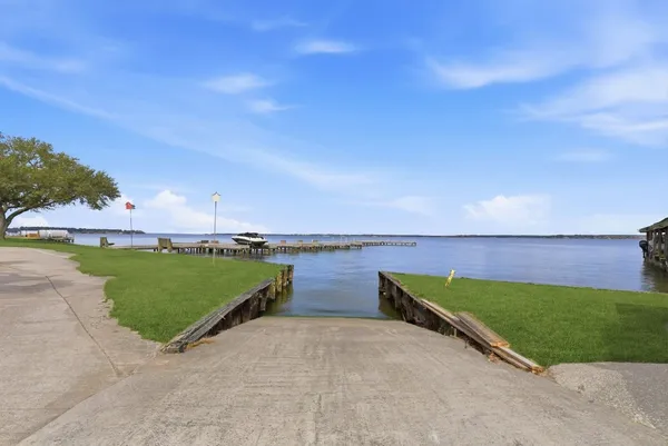 $2,100 | 43 Regency Point, Montgomery, TX 77356