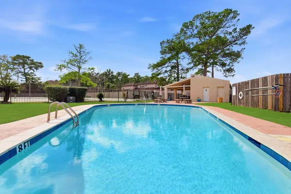 $2,100 | 43 Regency Point, Montgomery, TX 77356