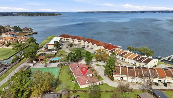 $2,100 | 43 Regency Point, Montgomery, TX 77356