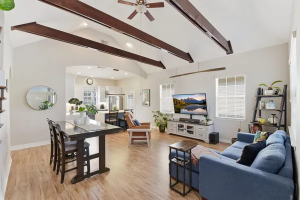 $2,100 | 43 Regency Point, Montgomery, TX 77356