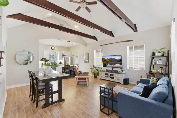 $2,100 | 43 Regency Point, Montgomery, TX 77356