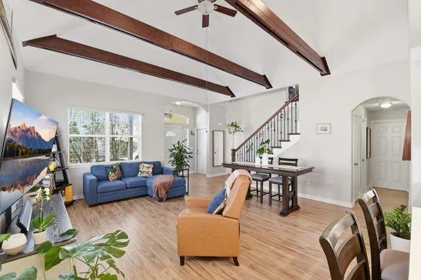 $2,100 | 43 Regency Point, Montgomery, TX 77356