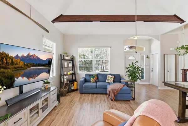 $2,100 | 43 Regency Point, Montgomery, TX 77356