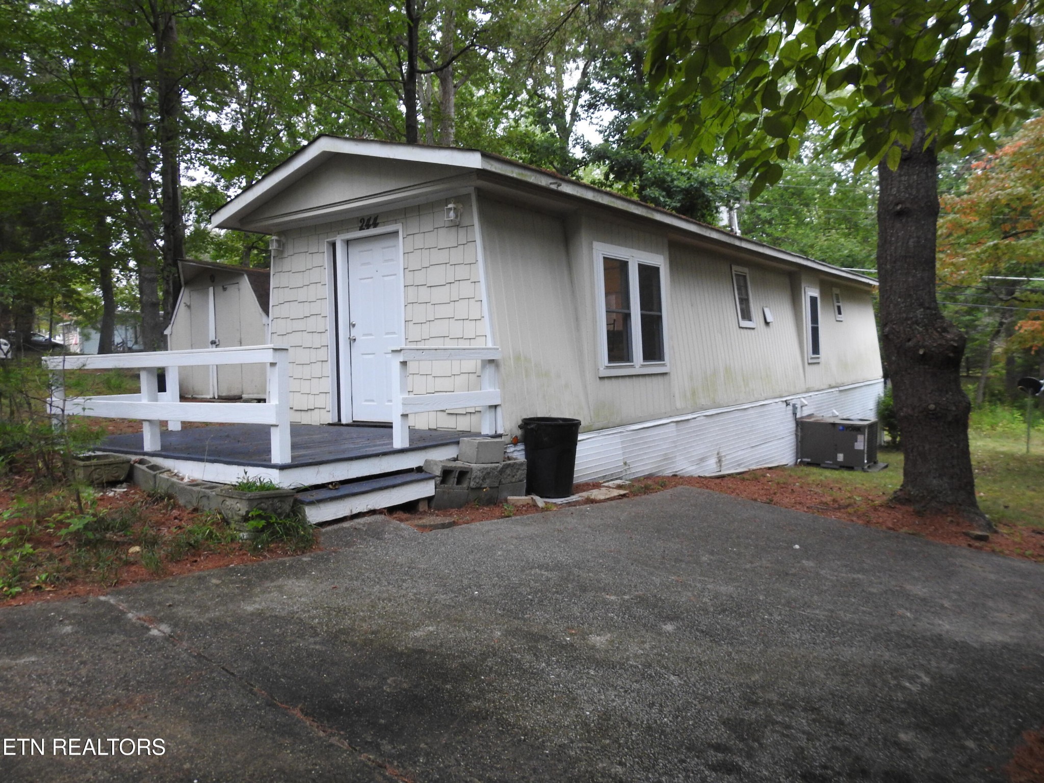 244 Rugby Road Crossville, TN 38558 - Photo 4 of 42 Gallery Image 4