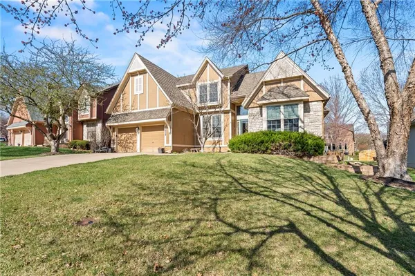 $565,000 | 13029 Bond Street, Overland Park, KS 66213