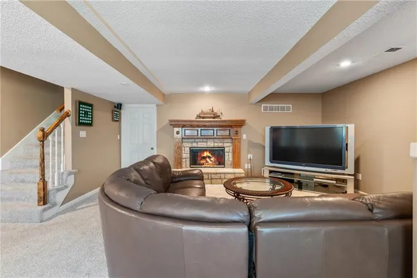 $565,000 | 13029 Bond Street, Overland Park, KS 66213