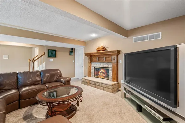 $565,000 | 13029 Bond Street, Overland Park, KS 66213