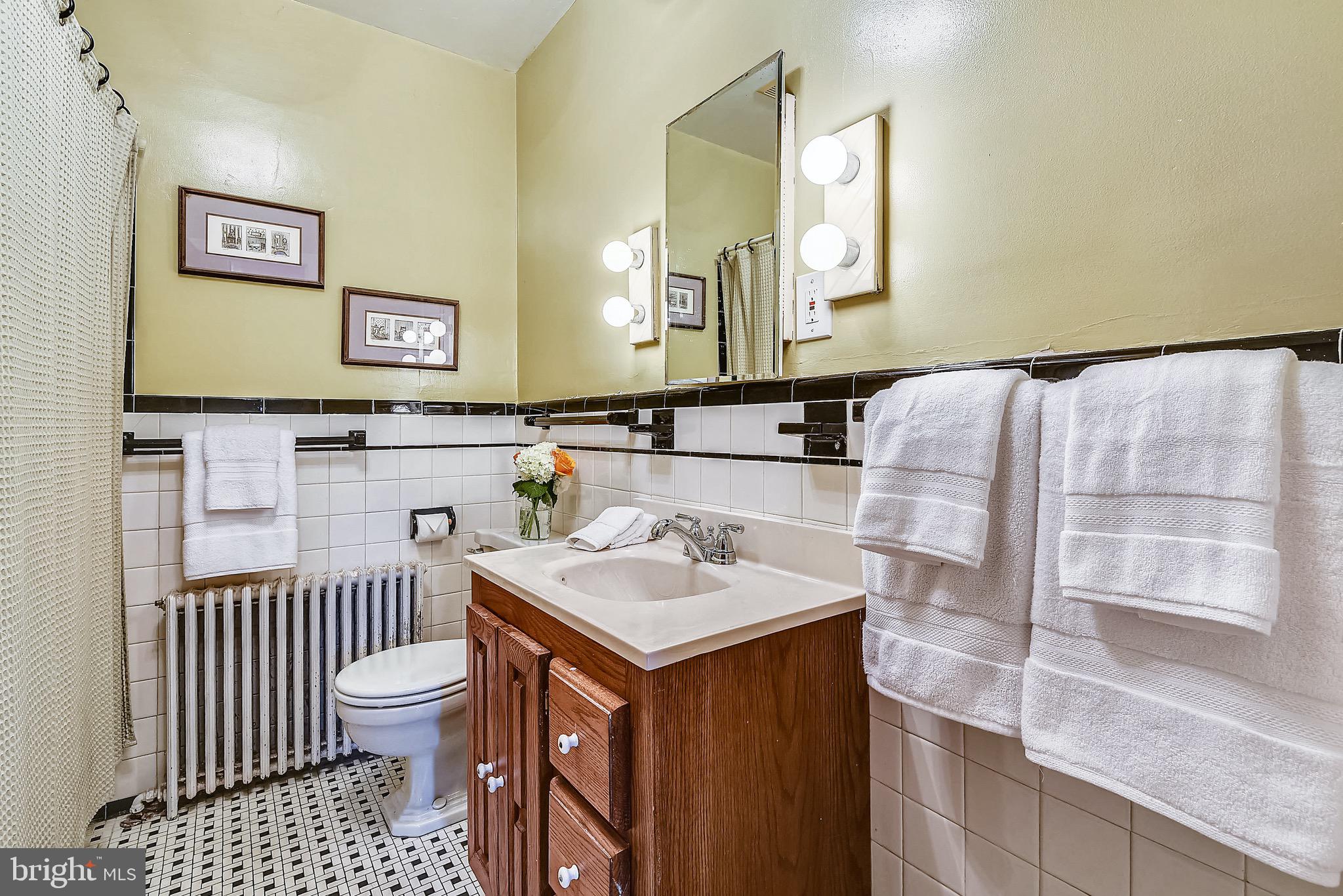 1821 Sherwood Road Silver Spring, MD 20902 - Photo 10 of 25 Full Bathroom